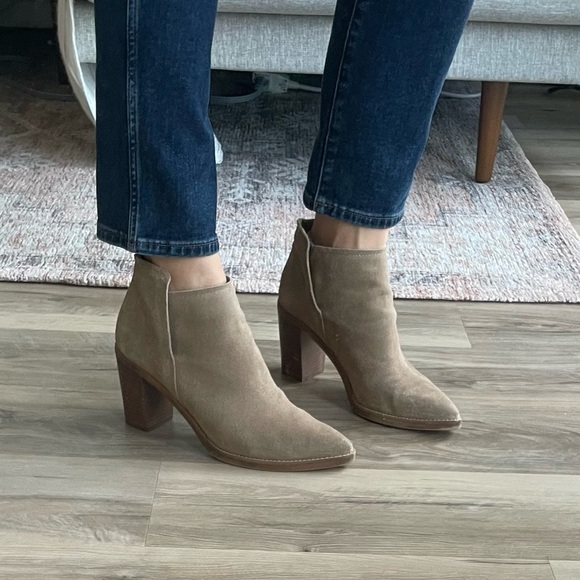 Dolce vita camel suede booties. Size 10. 3in heel. Excellent condition - Picture 5 of 6